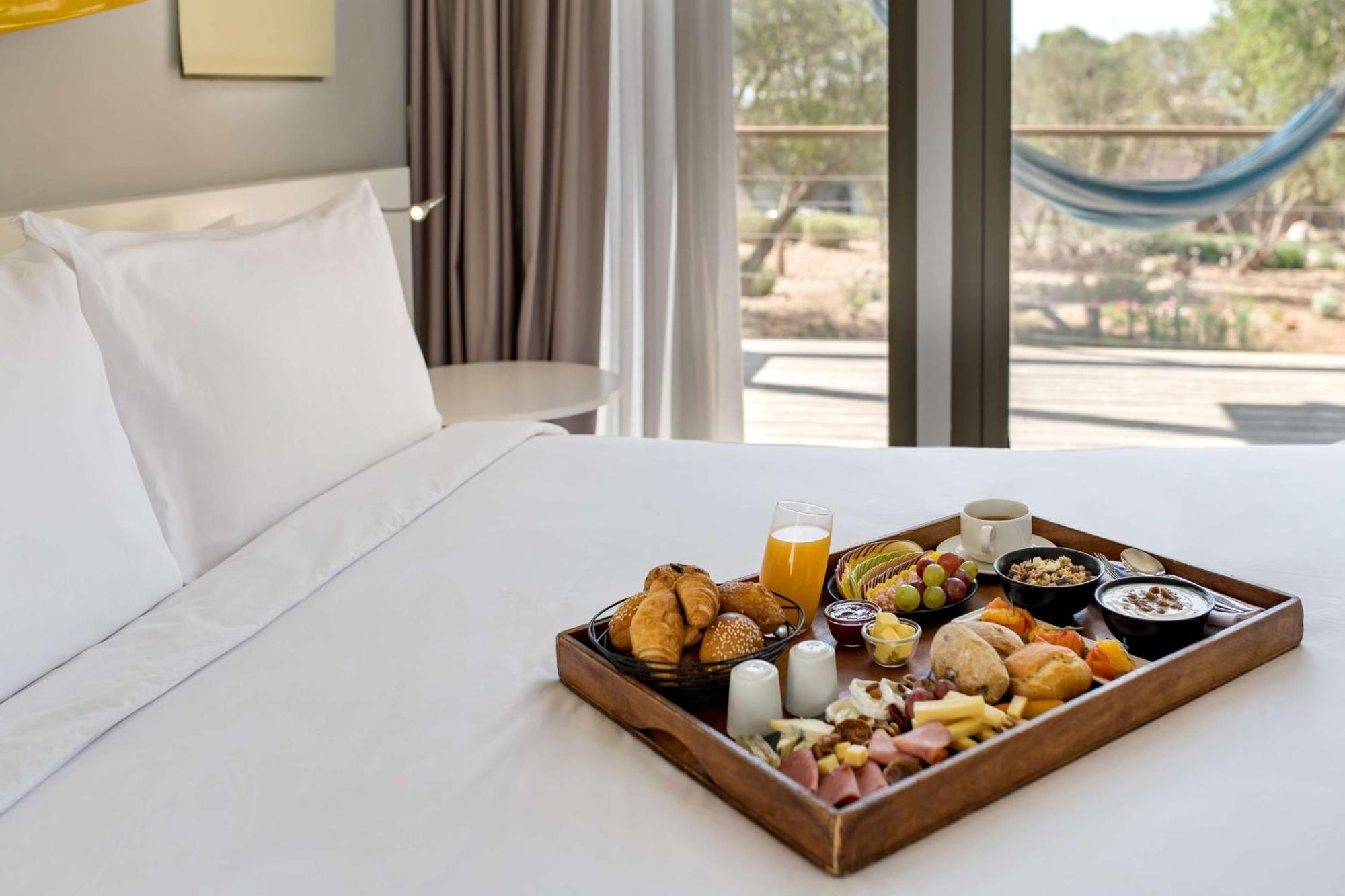Radisson Blu Bay Surf Village