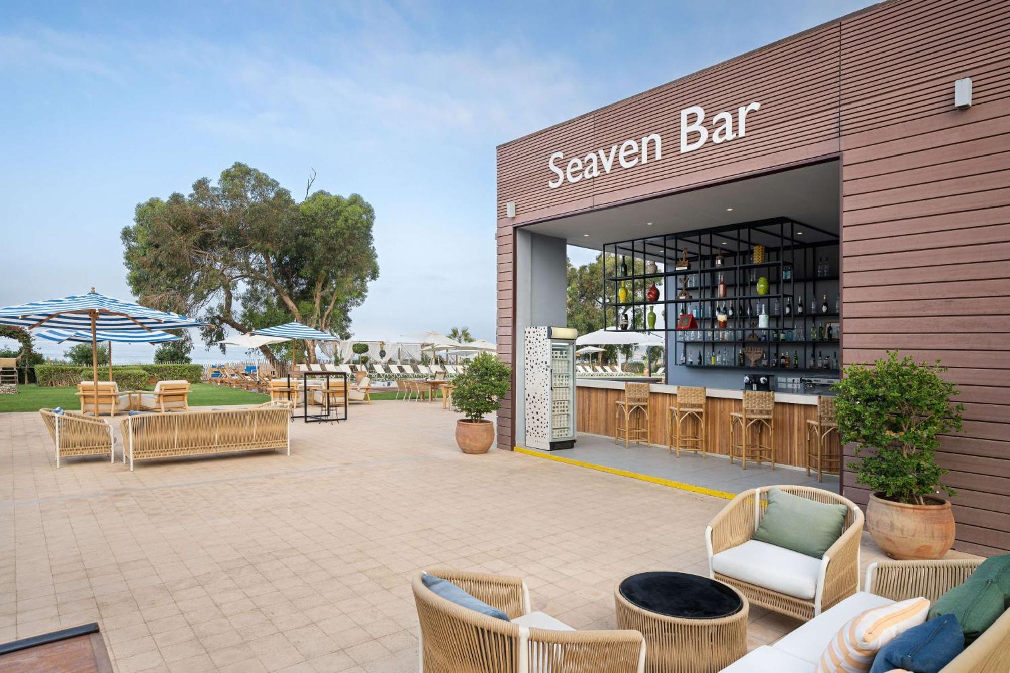 Radisson Blu Bay Surf Village
