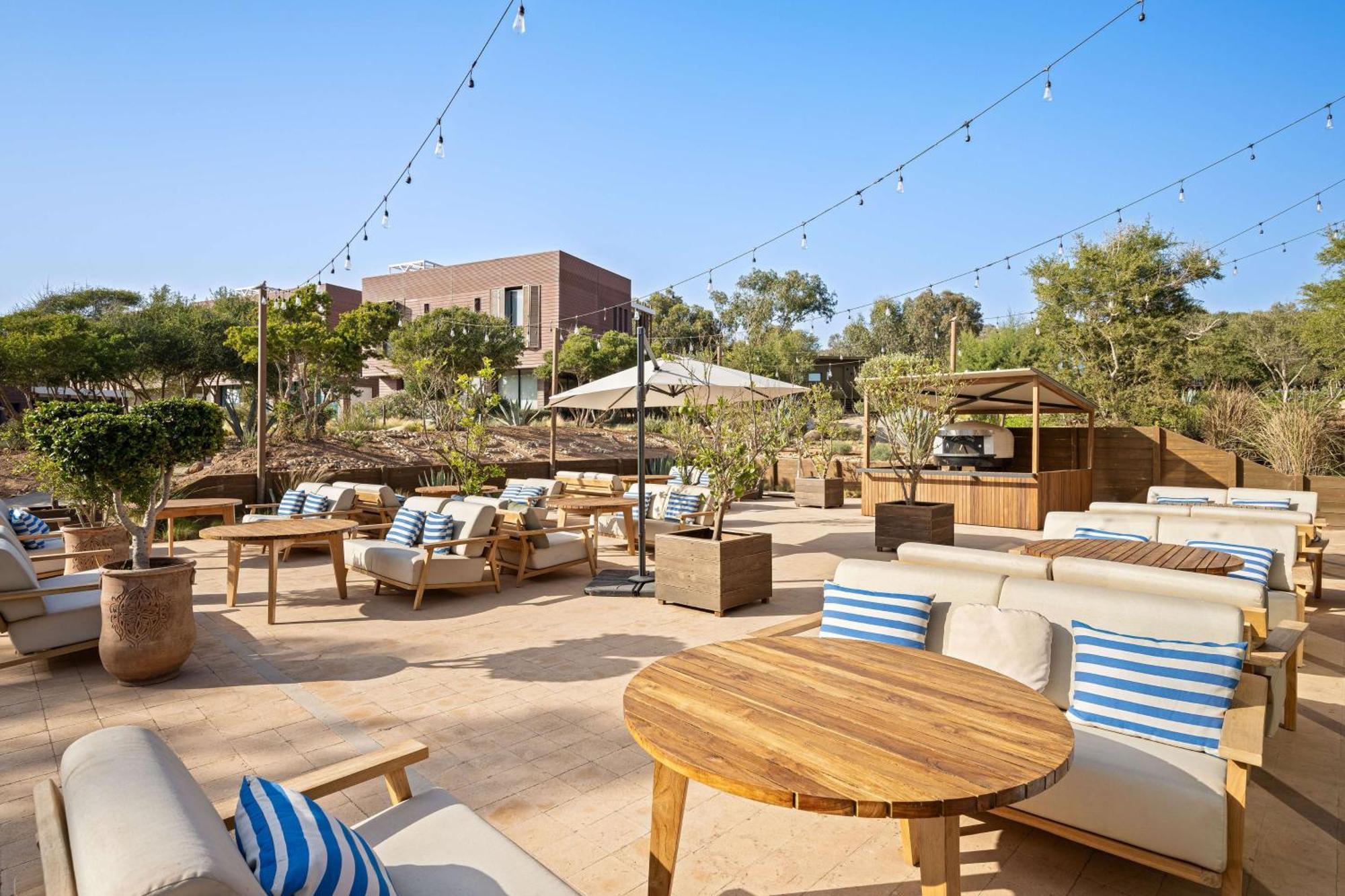 Radisson Blu Bay Surf Village Hotel