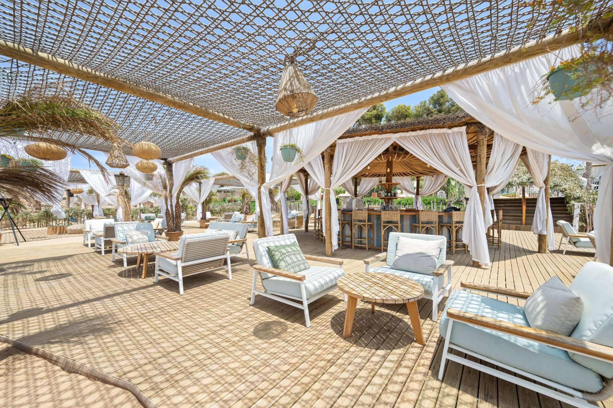 Radisson Blu Bay Surf Village Hotel 5*