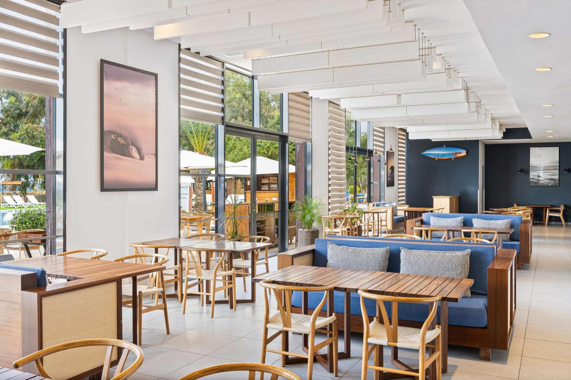 Radisson Blu Bay Surf Village