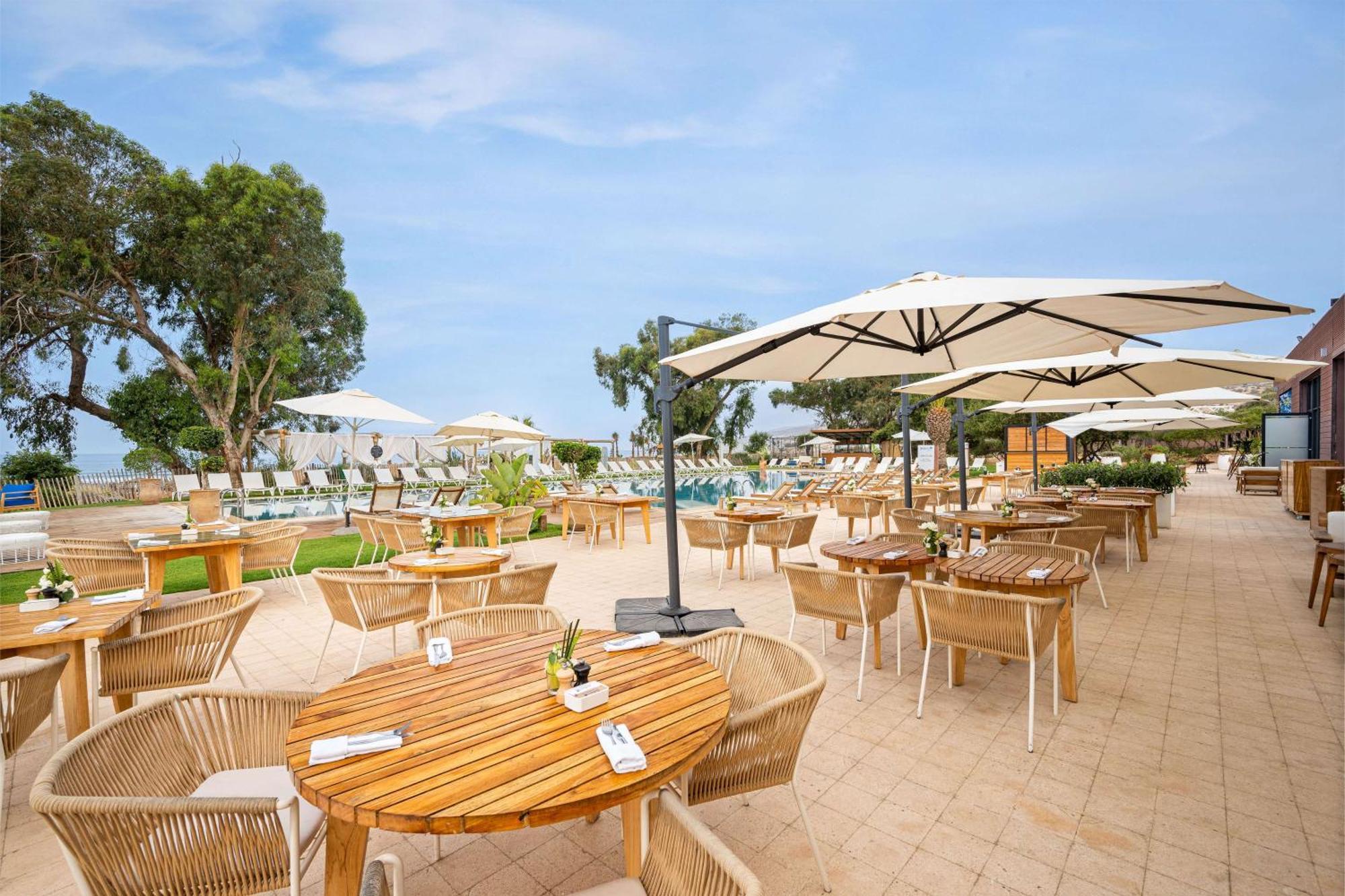 Radisson Blu Bay Surf Village