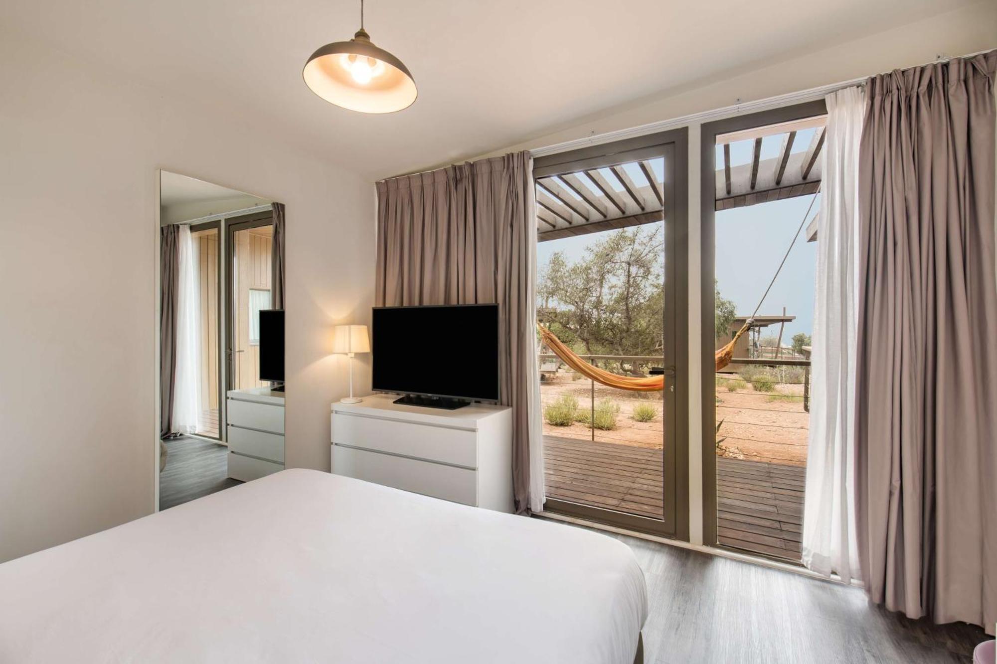 Radisson Blu Bay Surf Village Hotel 5*