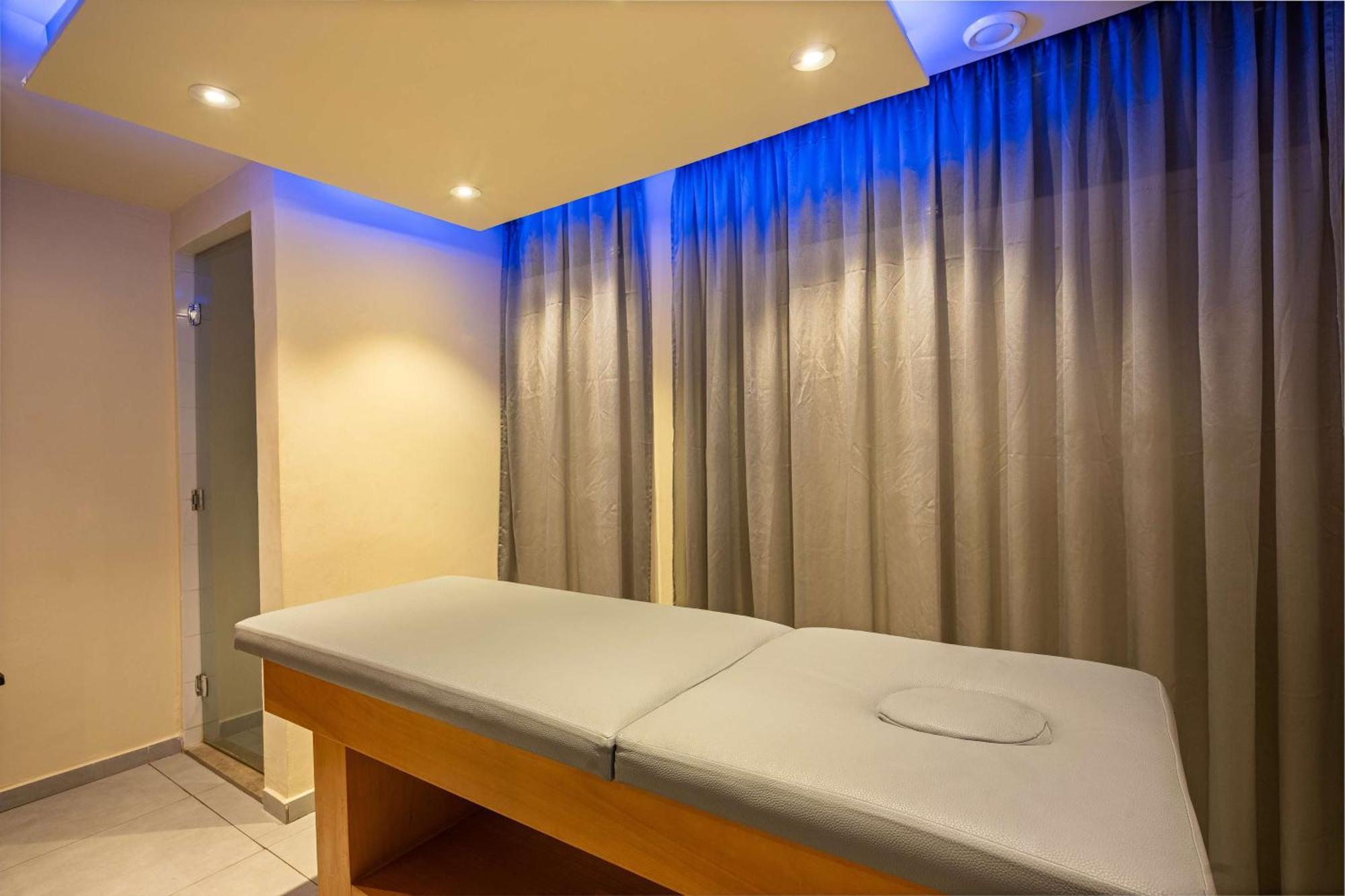 Radisson Blu Bay Surf Village